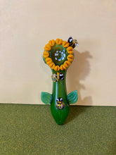 Load image into Gallery viewer, Flower &amp; Bees Hand Pipe
