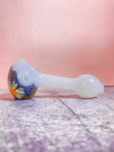Load image into Gallery viewer, Flower Pipe | White