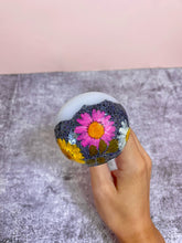 Load image into Gallery viewer, Flower Pipe | White