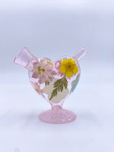 Load image into Gallery viewer, mini heart joint bubbler covered with real flowers
