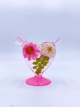 Load image into Gallery viewer, mini heart joint bubbler covered with real flowers