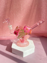 Load image into Gallery viewer, Cupids bow heart bong with real flowers