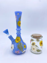 Load image into Gallery viewer, Flower vase bong with real flowers