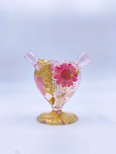Load image into Gallery viewer, mini heart joint bubbler covered with real flowers