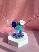 Load image into Gallery viewer, Cupids bow heart bong with real flowers