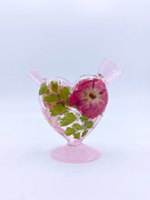 Load image into Gallery viewer, mini heart joint bubbler covered with real flowers
