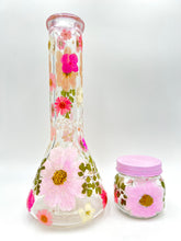 Load image into Gallery viewer, Glittery Pink Floral Beaker