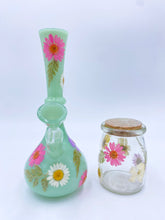 Load image into Gallery viewer, Flower vase bong with real flowers