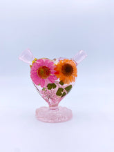 Load image into Gallery viewer, mini heart joint bubbler covered with real flowers