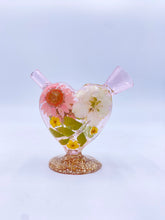 Load image into Gallery viewer, mini heart joint bubbler covered with real flowers