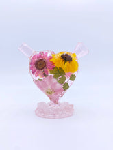 Load image into Gallery viewer, mini heart joint bubbler covered with real flowers