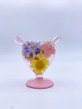 Load image into Gallery viewer, mini heart joint bubbler covered with real flowers