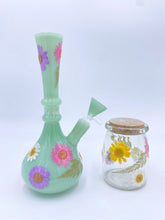 Load image into Gallery viewer, Flower vase bong with real flowers