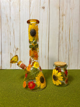 Load image into Gallery viewer, Amber Bong with Flowers
