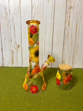 Load image into Gallery viewer, Amber Bong with Flowers
