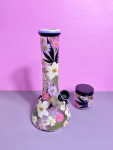 Load image into Gallery viewer, Flower Bong | Black and Pink Beaker
