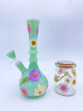 Load image into Gallery viewer, Flower vase bong with real flowers

