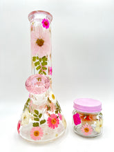 Load image into Gallery viewer, Glittery Pink Floral Beaker
