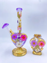 Load image into Gallery viewer, Heart bong with real flowers
