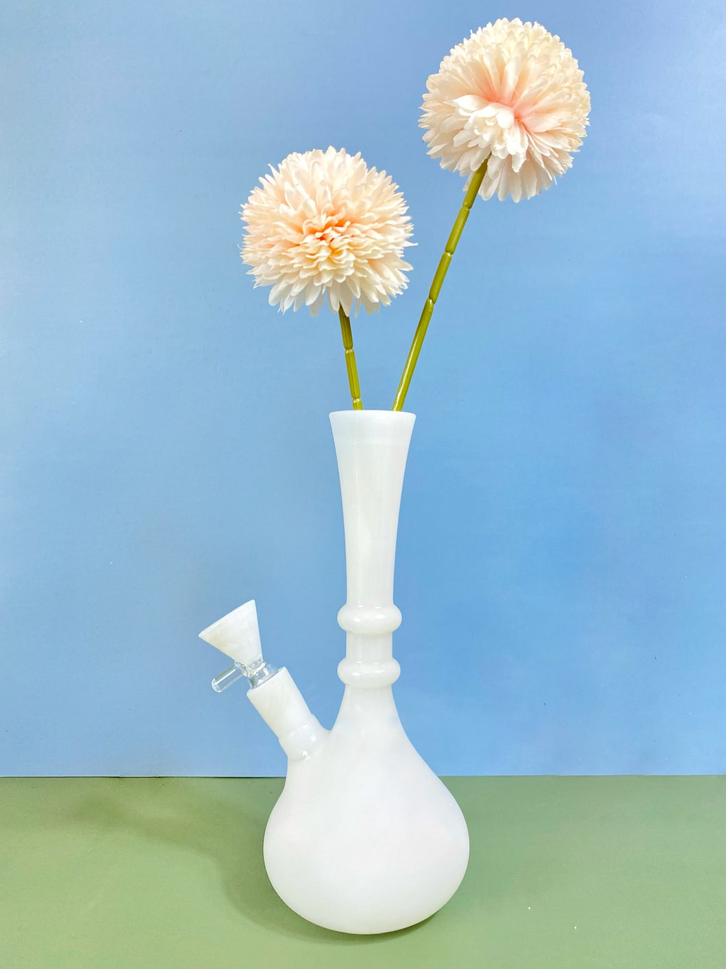 white chirag flower vase bong